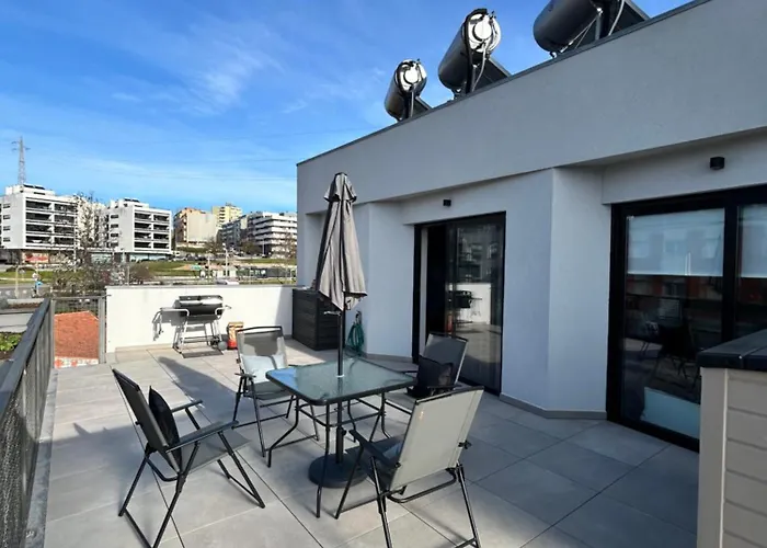 شقة New With Large Terrace In